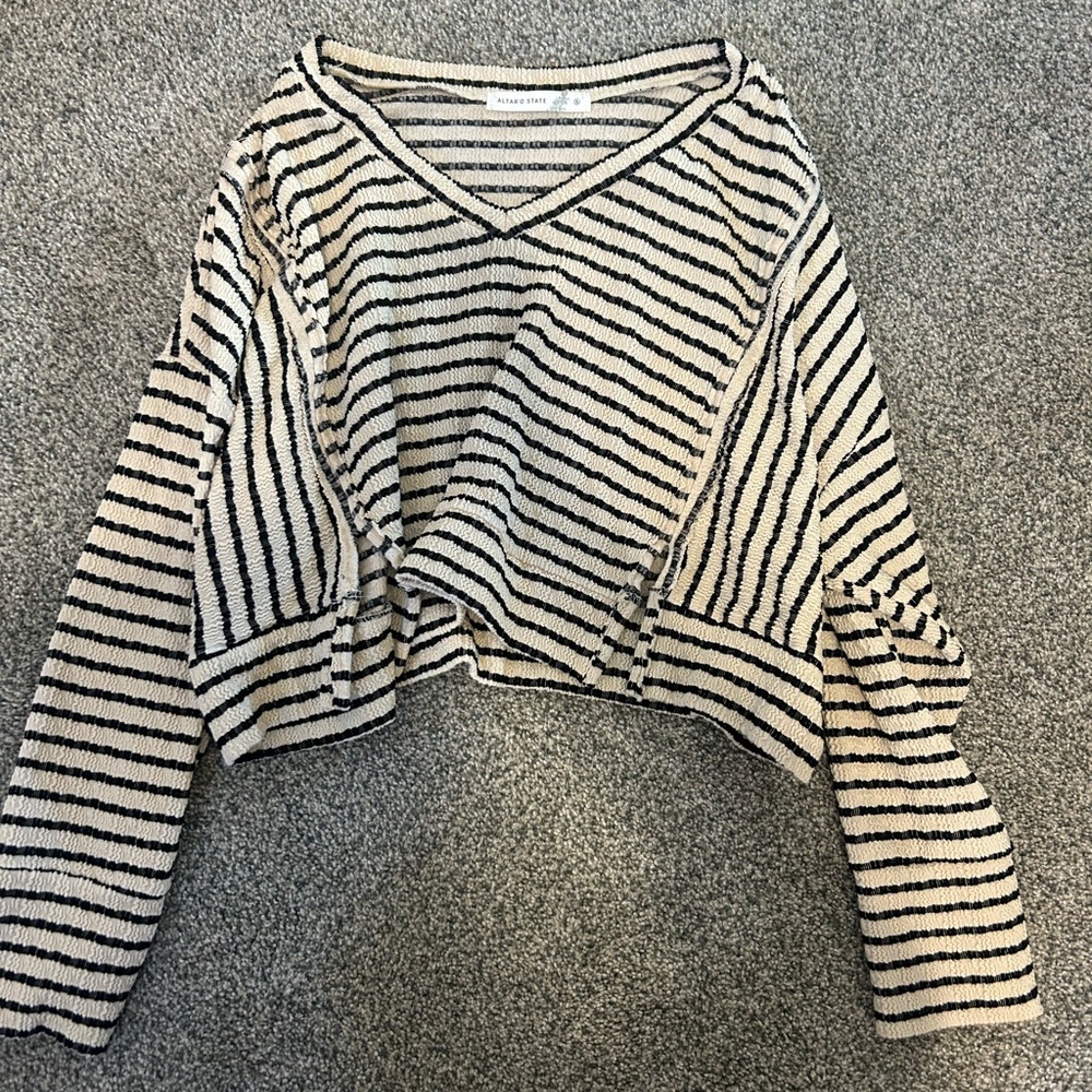 Altar'd State Black and Cream Textured V-Neck Top